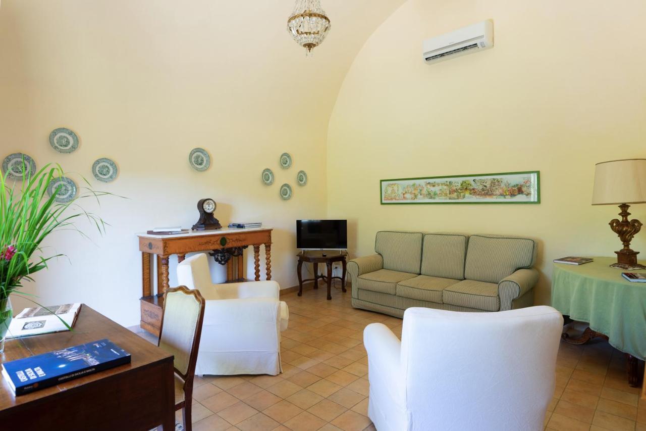 Mirto Villa Santa Flavia